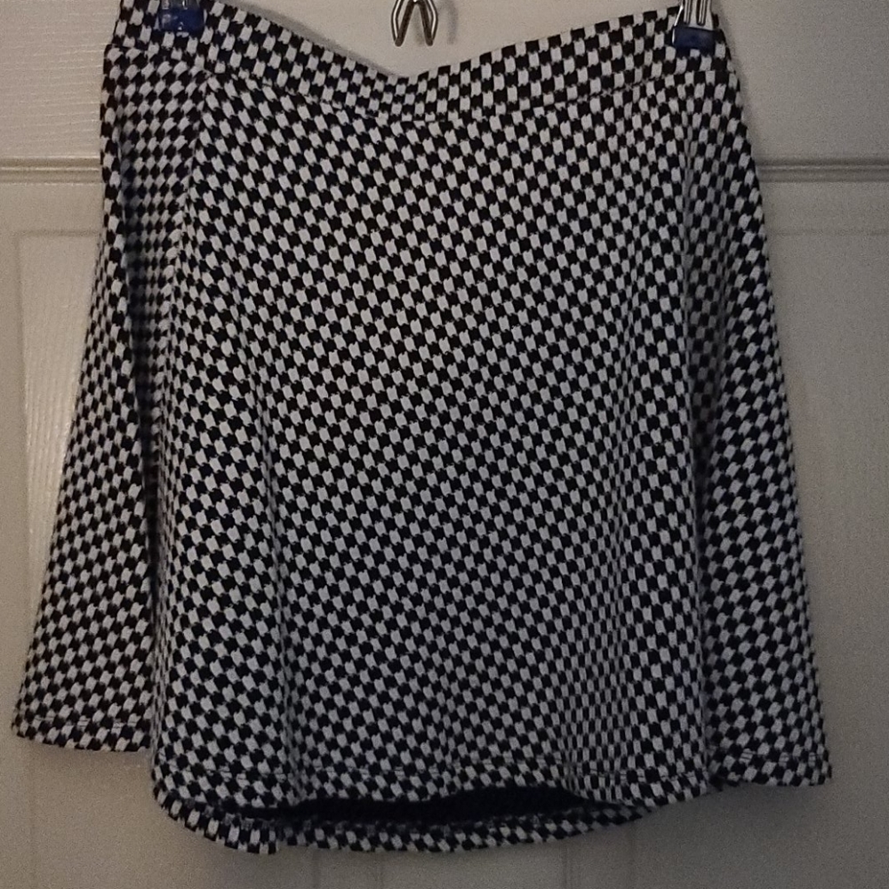 B&W CHECKER SKIRT SET